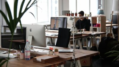 Aménagez votre lieu de travail grâce à des brise-vue et gagnez en bien-être.