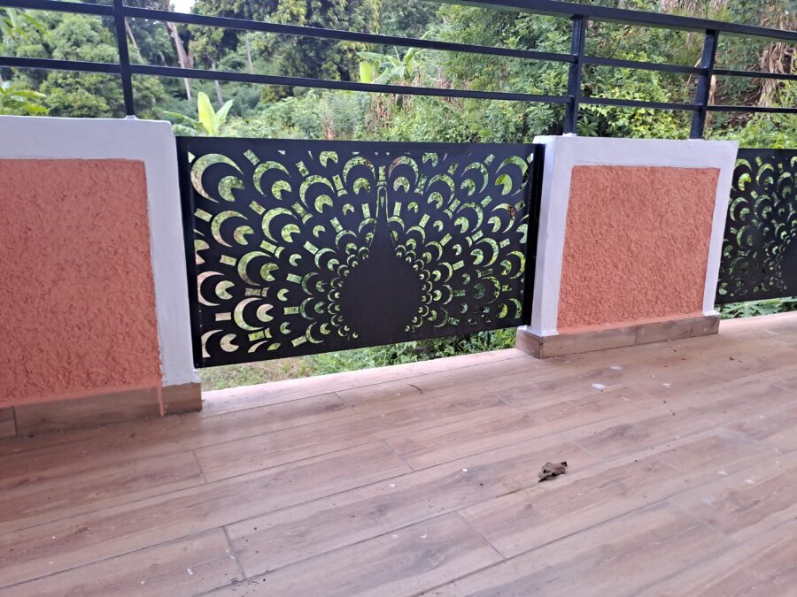 Le brise vue peut s'utiliser comme garde-corps pour créer une terrasse paisible.
