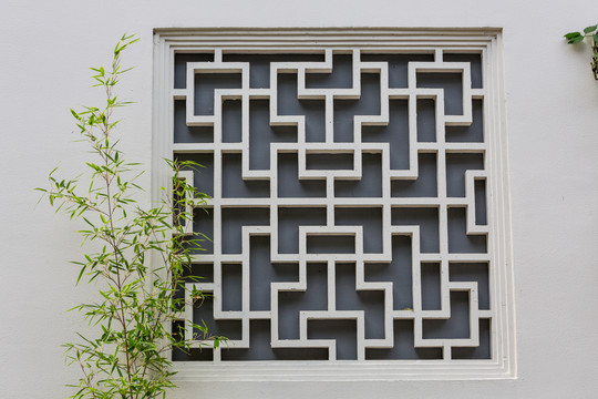 Une grille de défense sur mesure offre un style unique à votre maison.