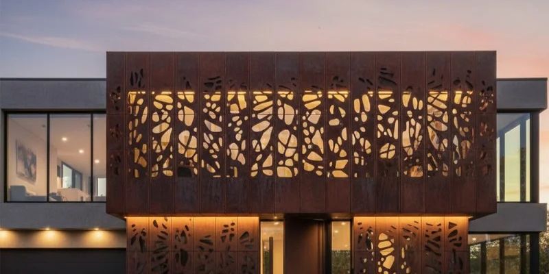 Nous vous détaillons les 10 erreurs à ne pas faire si vous concevez une tôle en acier découpée au laser.